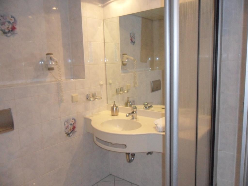 Landgasthof mit Gästezimmer Frohe Einkehr Merzhausen Zimmer foto